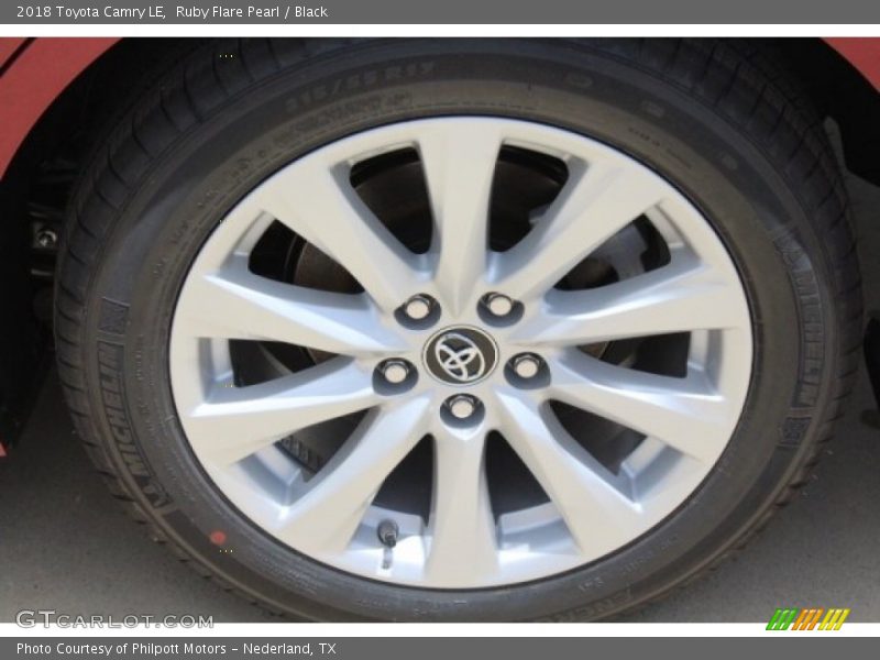 Ruby Flare Pearl / Black 2018 Toyota Camry LE