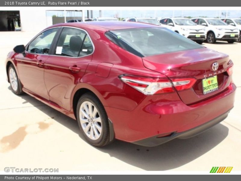 Ruby Flare Pearl / Black 2018 Toyota Camry LE