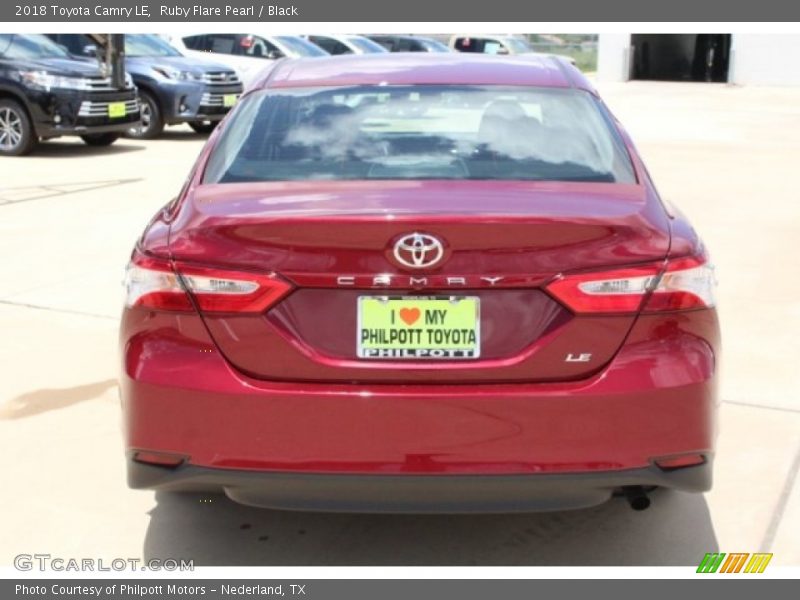 Ruby Flare Pearl / Black 2018 Toyota Camry LE