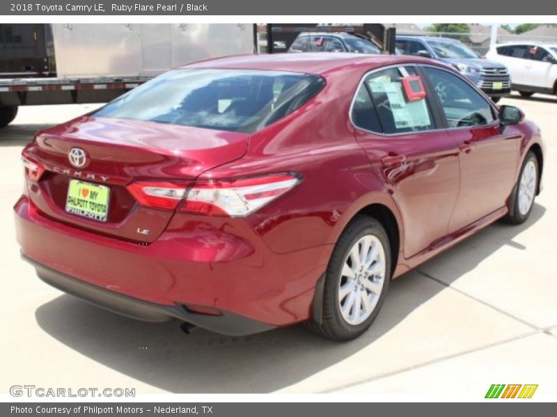 Ruby Flare Pearl / Black 2018 Toyota Camry LE