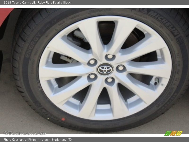 Ruby Flare Pearl / Black 2018 Toyota Camry LE