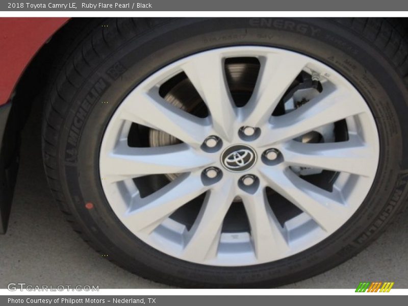 Ruby Flare Pearl / Black 2018 Toyota Camry LE