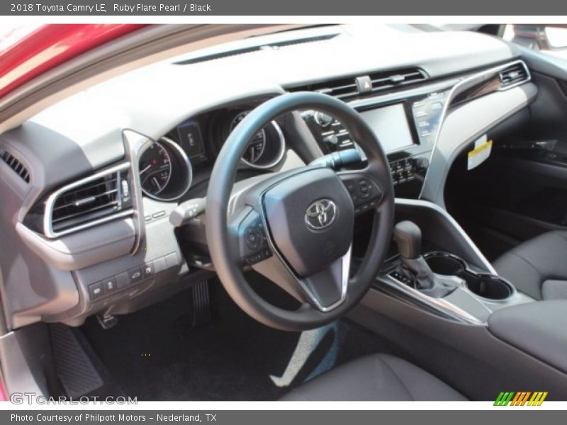 Ruby Flare Pearl / Black 2018 Toyota Camry LE