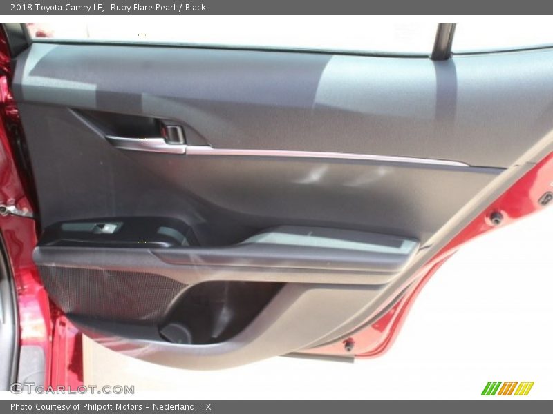 Ruby Flare Pearl / Black 2018 Toyota Camry LE
