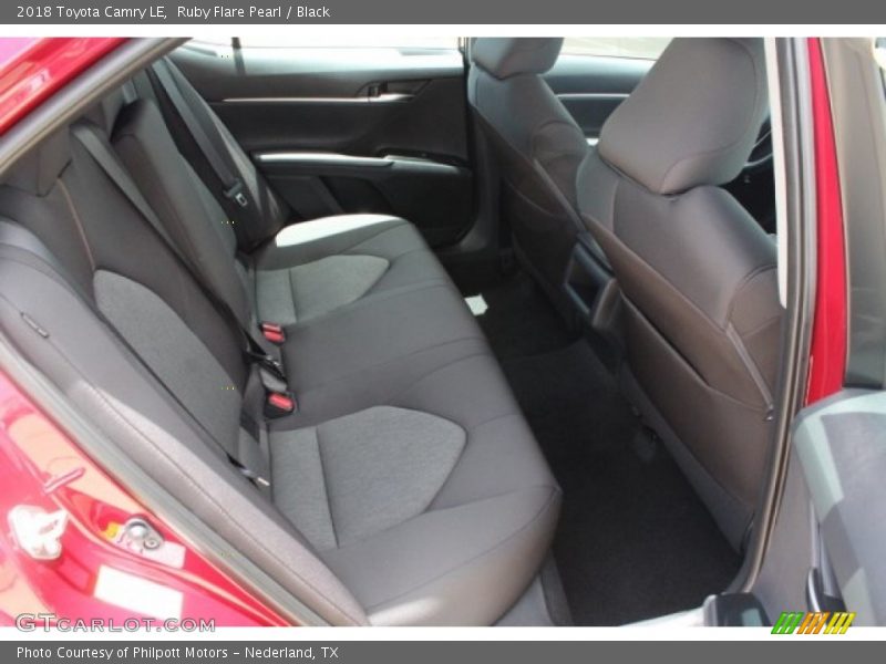 Ruby Flare Pearl / Black 2018 Toyota Camry LE