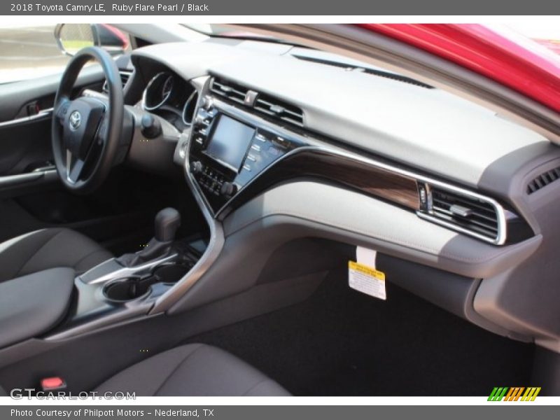 Ruby Flare Pearl / Black 2018 Toyota Camry LE