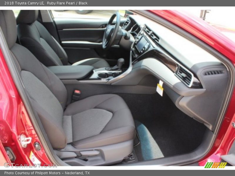 Ruby Flare Pearl / Black 2018 Toyota Camry LE