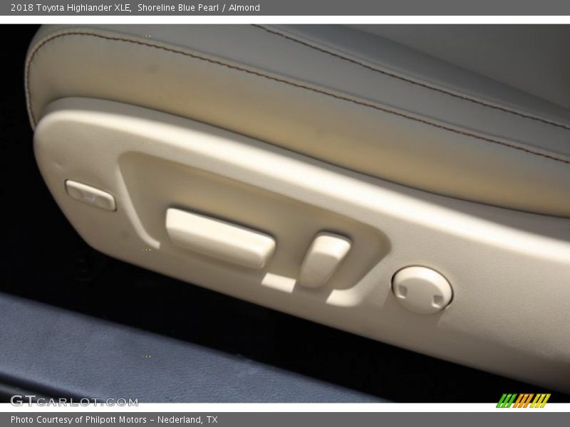 Shoreline Blue Pearl / Almond 2018 Toyota Highlander XLE