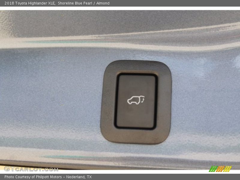 Shoreline Blue Pearl / Almond 2018 Toyota Highlander XLE