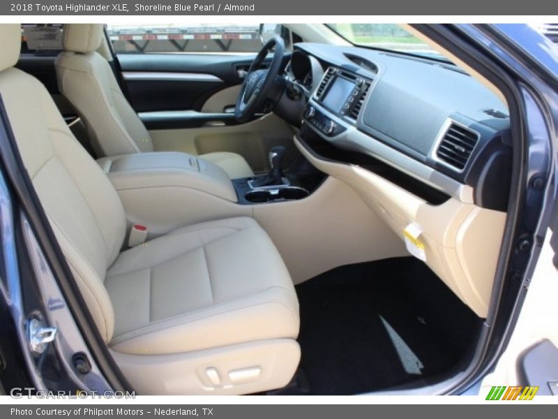 Shoreline Blue Pearl / Almond 2018 Toyota Highlander XLE