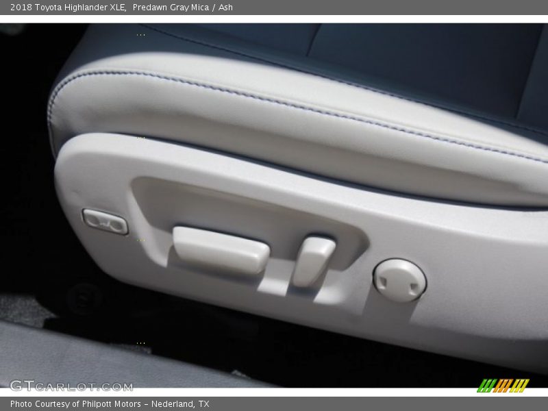 Predawn Gray Mica / Ash 2018 Toyota Highlander XLE