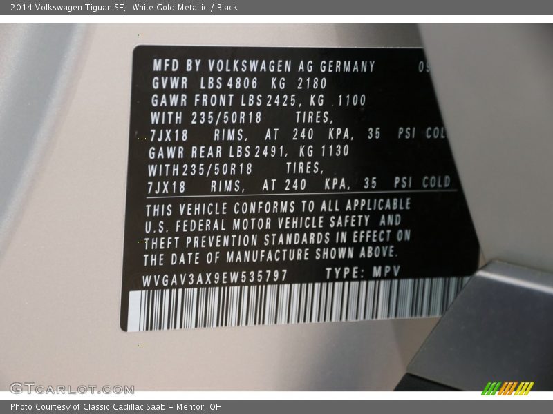 White Gold Metallic / Black 2014 Volkswagen Tiguan SE