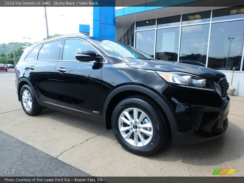 Front 3/4 View of 2019 Sorento LX AWD