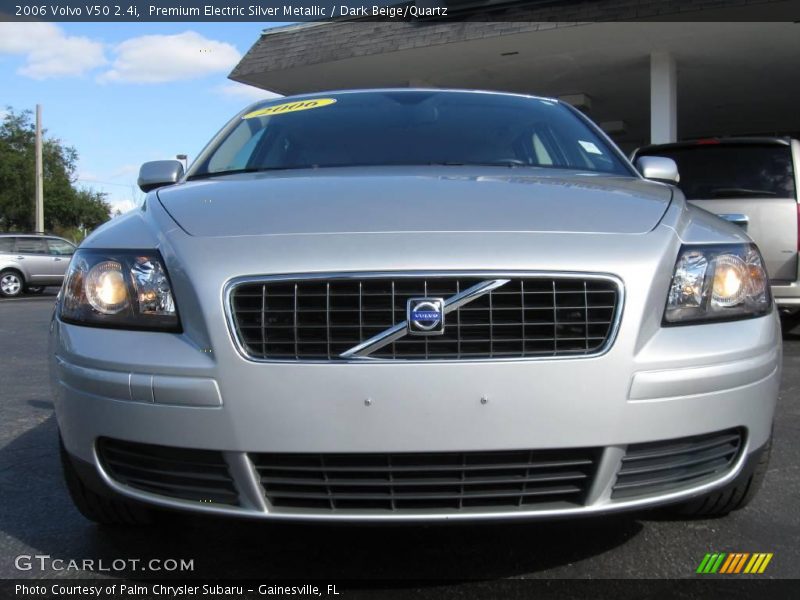 Premium Electric Silver Metallic / Dark Beige/Quartz 2006 Volvo V50 2.4i