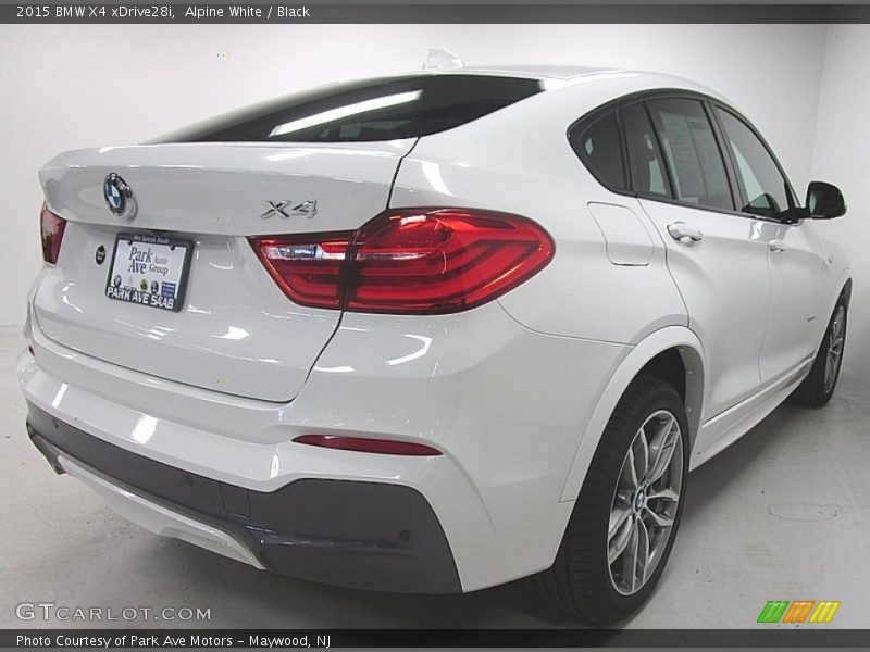 Alpine White / Black 2015 BMW X4 xDrive28i