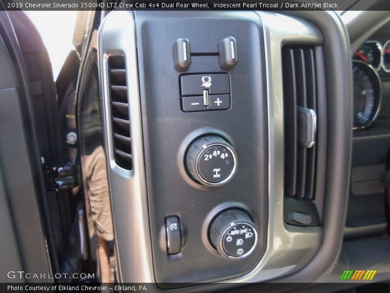 Controls of 2019 Silverado 3500HD LTZ Crew Cab 4x4 Dual Rear Wheel