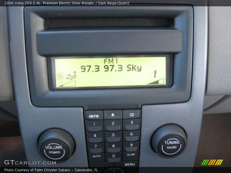 Premium Electric Silver Metallic / Dark Beige/Quartz 2006 Volvo V50 2.4i