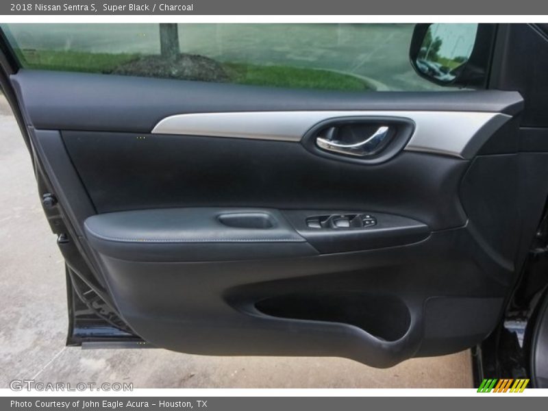Super Black / Charcoal 2018 Nissan Sentra S