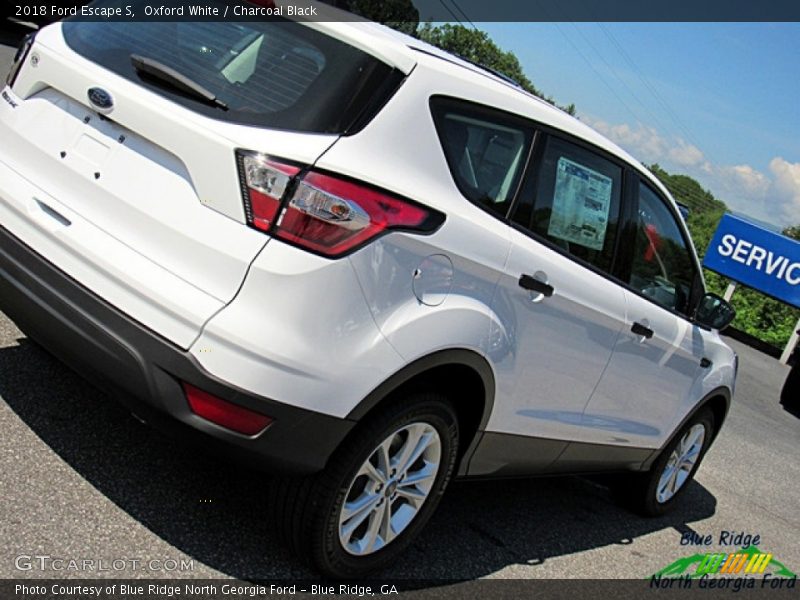 Oxford White / Charcoal Black 2018 Ford Escape S
