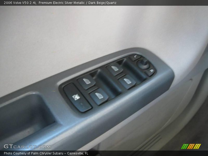 Premium Electric Silver Metallic / Dark Beige/Quartz 2006 Volvo V50 2.4i