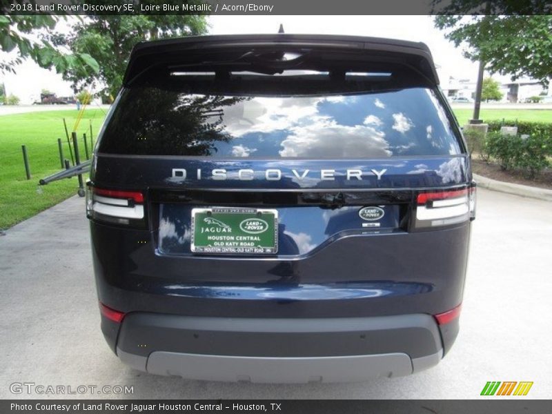 Loire Blue Metallic / Acorn/Ebony 2018 Land Rover Discovery SE
