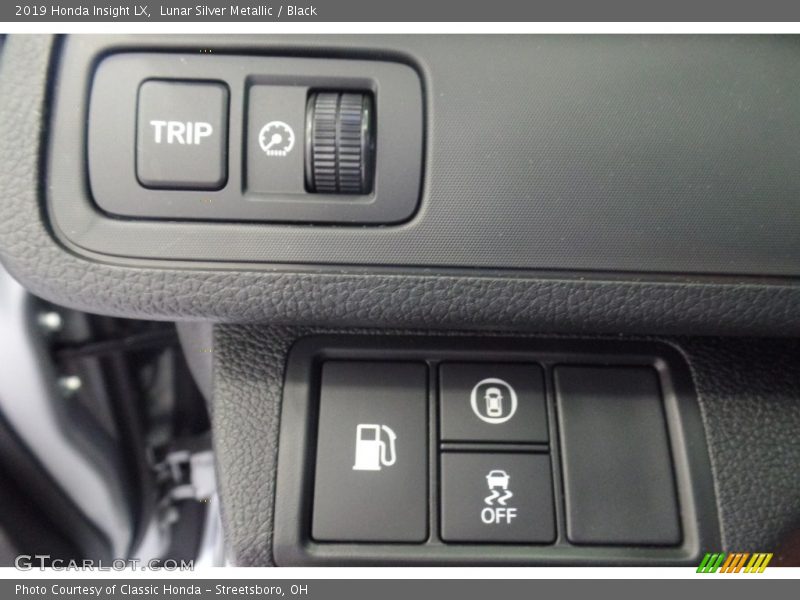 Lunar Silver Metallic / Black 2019 Honda Insight LX