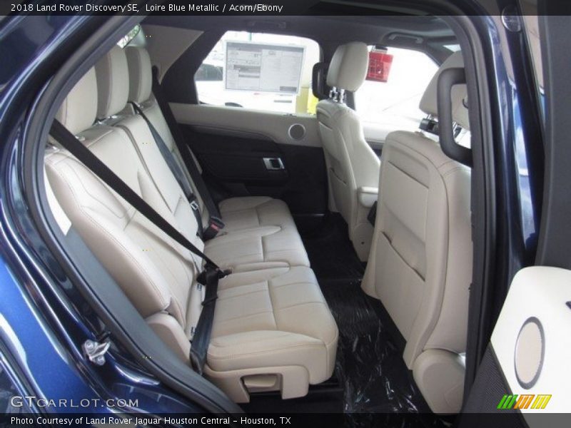 Loire Blue Metallic / Acorn/Ebony 2018 Land Rover Discovery SE