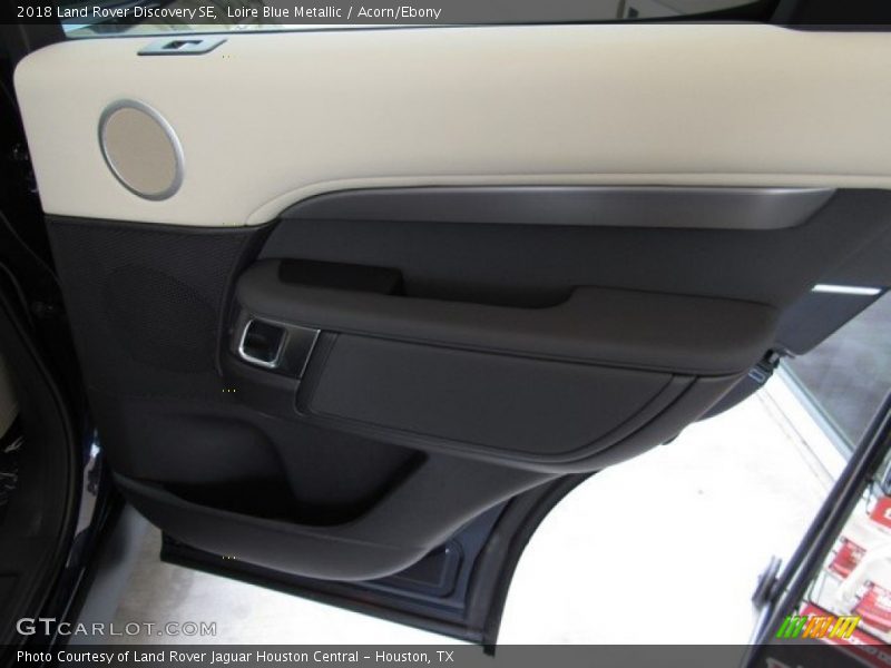 Loire Blue Metallic / Acorn/Ebony 2018 Land Rover Discovery SE