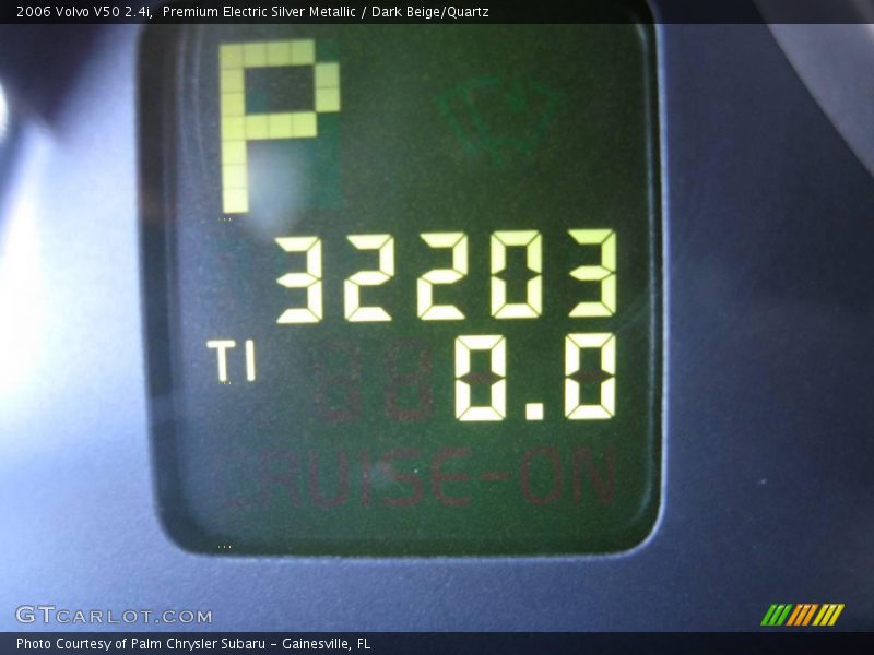 Premium Electric Silver Metallic / Dark Beige/Quartz 2006 Volvo V50 2.4i