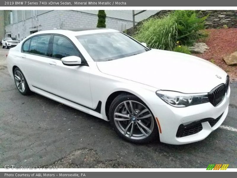 Front 3/4 View of 2019 7 Series 740i xDrive Sedan