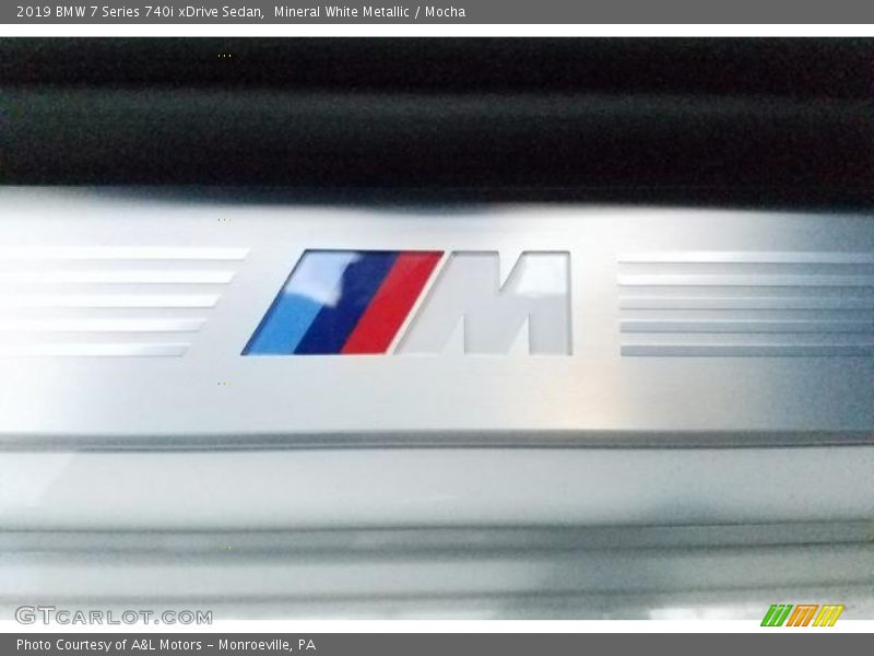 Mineral White Metallic / Mocha 2019 BMW 7 Series 740i xDrive Sedan