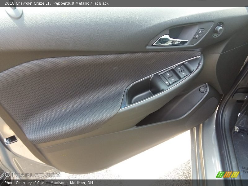 Pepperdust Metallic / Jet Black 2018 Chevrolet Cruze LT