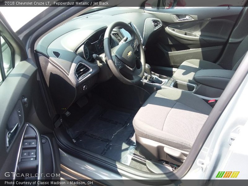 Pepperdust Metallic / Jet Black 2018 Chevrolet Cruze LT