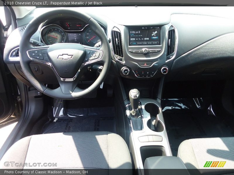 Pepperdust Metallic / Jet Black 2018 Chevrolet Cruze LT