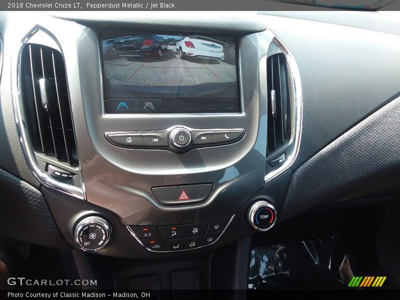 Pepperdust Metallic / Jet Black 2018 Chevrolet Cruze LT