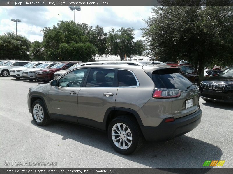 Light Brownstone Pearl / Black 2019 Jeep Cherokee Latitude