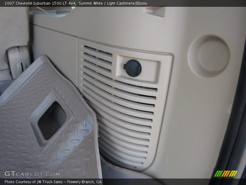 Summit White / Light Cashmere/Ebony 2007 Chevrolet Suburban 1500 LT 4x4