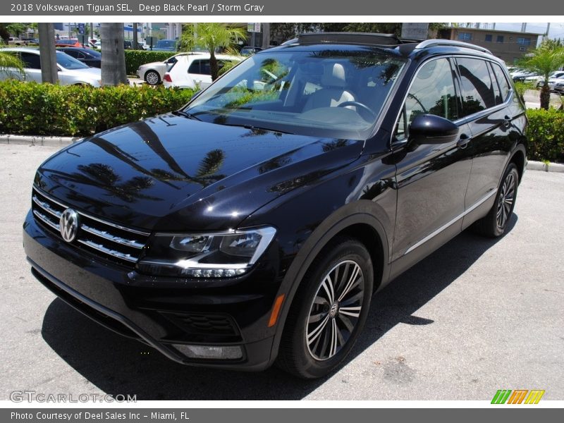 Deep Black Pearl / Storm Gray 2018 Volkswagen Tiguan SEL