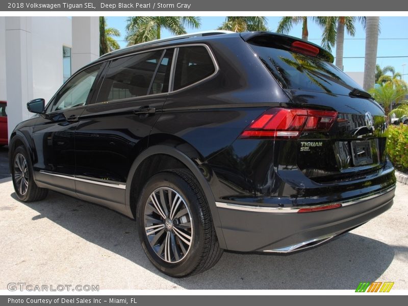 Deep Black Pearl / Storm Gray 2018 Volkswagen Tiguan SEL