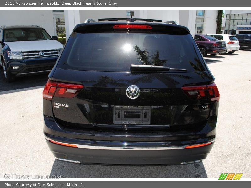 Deep Black Pearl / Storm Gray 2018 Volkswagen Tiguan SEL