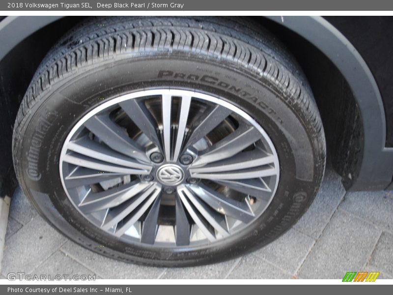 Deep Black Pearl / Storm Gray 2018 Volkswagen Tiguan SEL