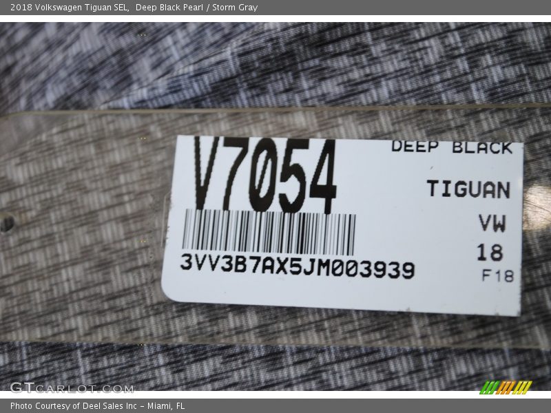 Deep Black Pearl / Storm Gray 2018 Volkswagen Tiguan SEL
