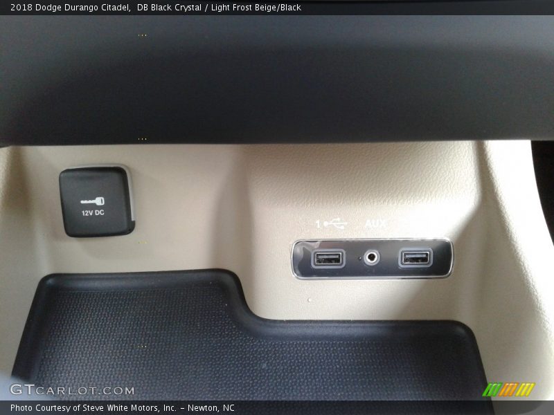 DB Black Crystal / Light Frost Beige/Black 2018 Dodge Durango Citadel