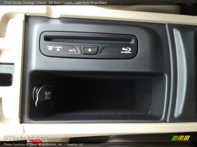 DB Black Crystal / Light Frost Beige/Black 2018 Dodge Durango Citadel
