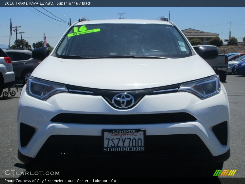 Super White / Black 2016 Toyota RAV4 LE AWD
