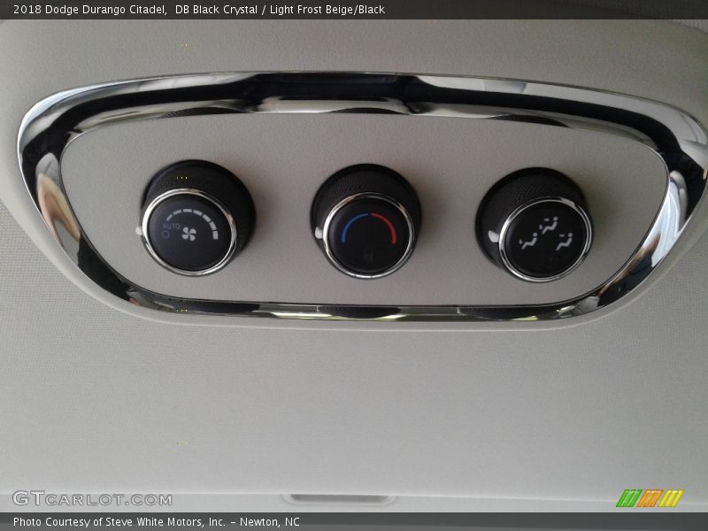 DB Black Crystal / Light Frost Beige/Black 2018 Dodge Durango Citadel