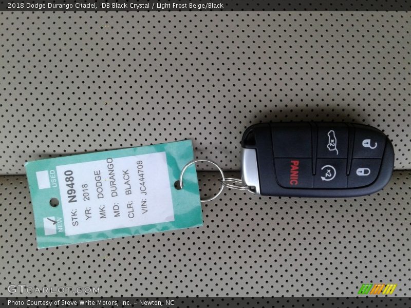 DB Black Crystal / Light Frost Beige/Black 2018 Dodge Durango Citadel