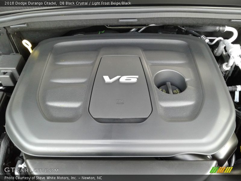 DB Black Crystal / Light Frost Beige/Black 2018 Dodge Durango Citadel