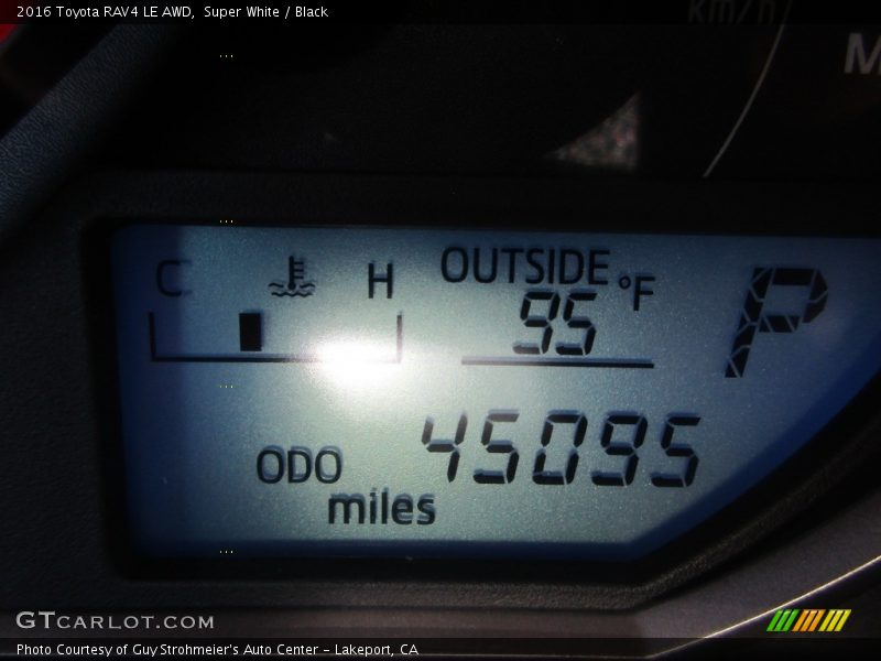 Super White / Black 2016 Toyota RAV4 LE AWD