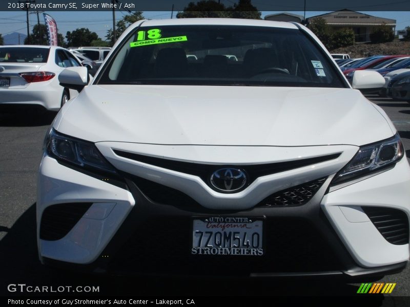 Super White / Ash 2018 Toyota Camry SE